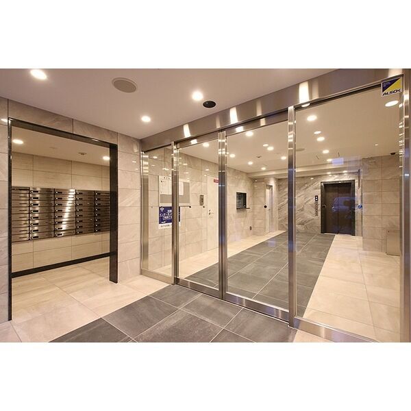 18/25 エントランス