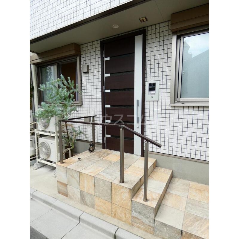 20/30 エントランス