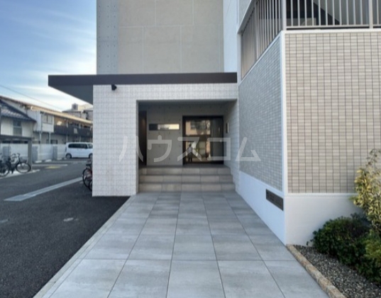 14/20 エントランス