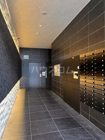 28/30 エントランス