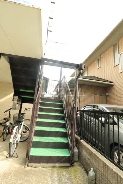 26/30 エントランス