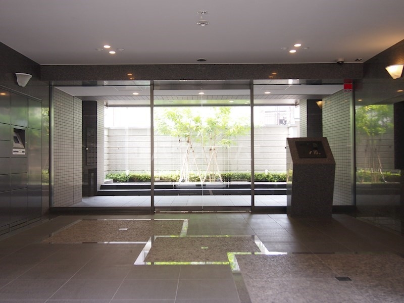 16/25 エントランス