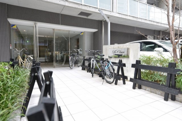 23/30 エントランス