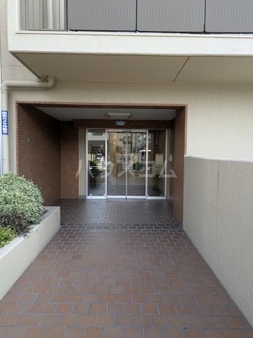 27/30 エントランス