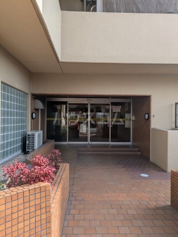 28/30 エントランス