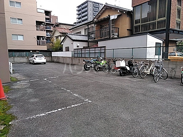 23/30 駐車場