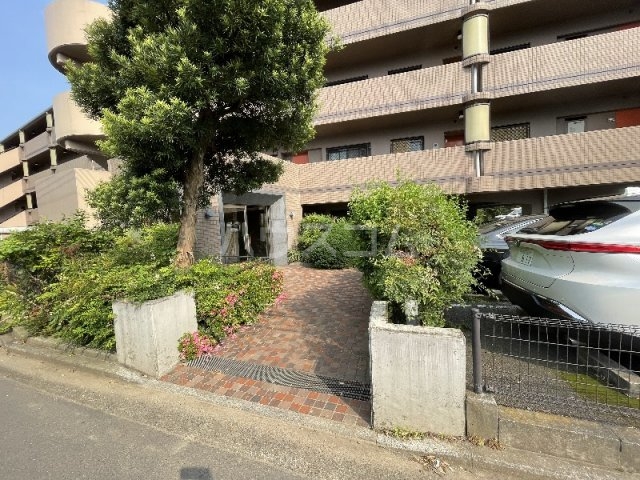 22/25 エントランス