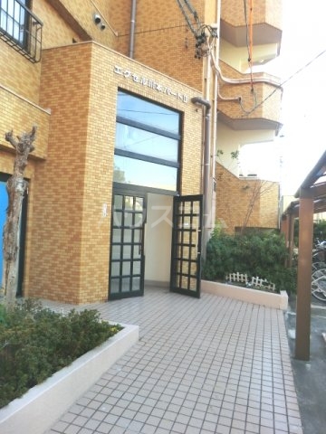 22/30 エントランス