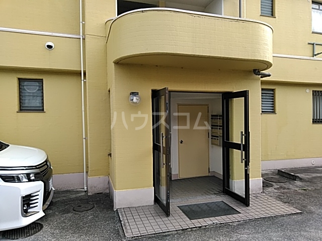 22/27 エントランス