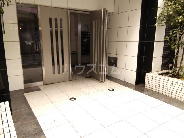 18/21 エントランス