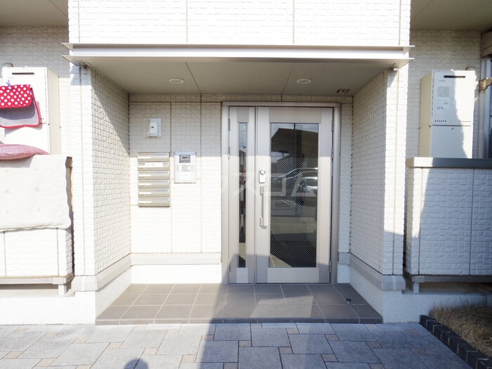 24/27 エントランス