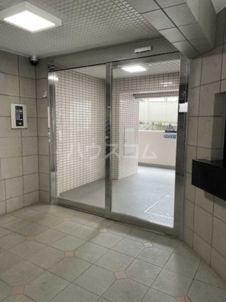 28/30 エントランス