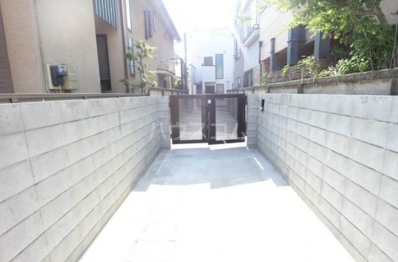 14/23 エントランス