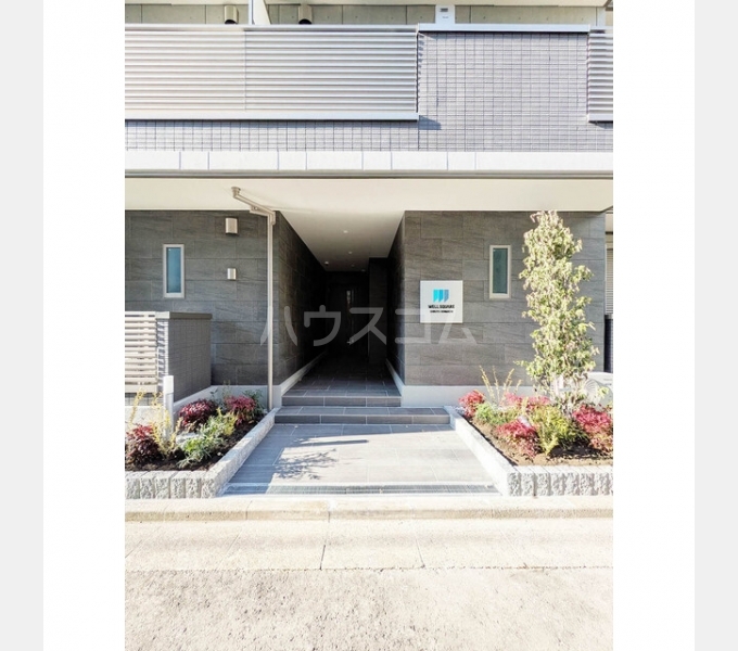 18/25 エントランス