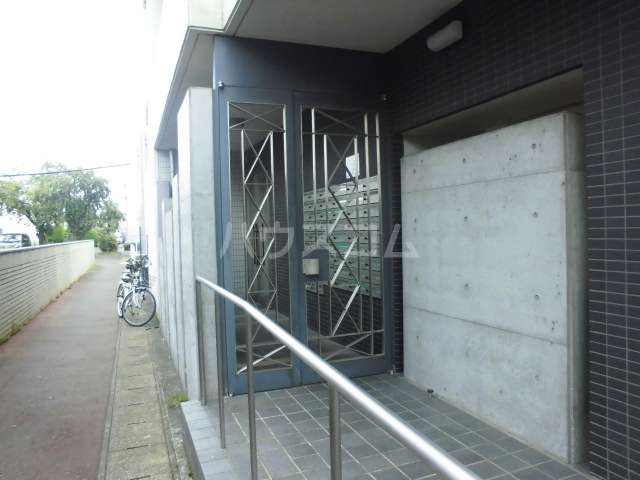 25/30 エントランス