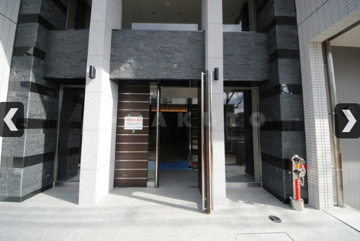 22/30 エントランス