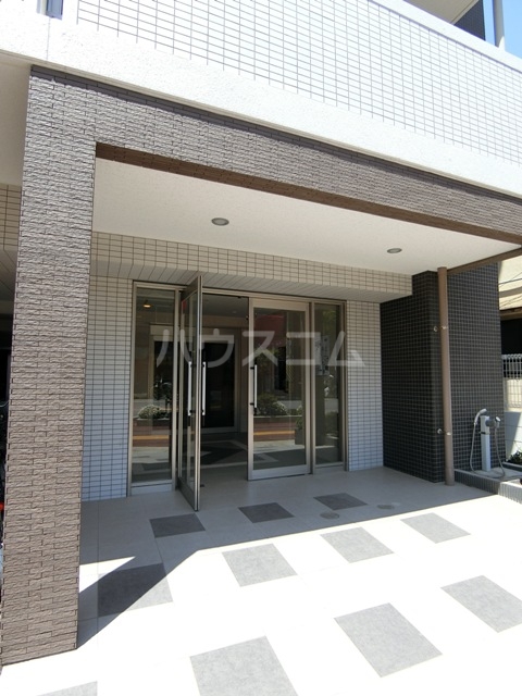 16/18 エントランス