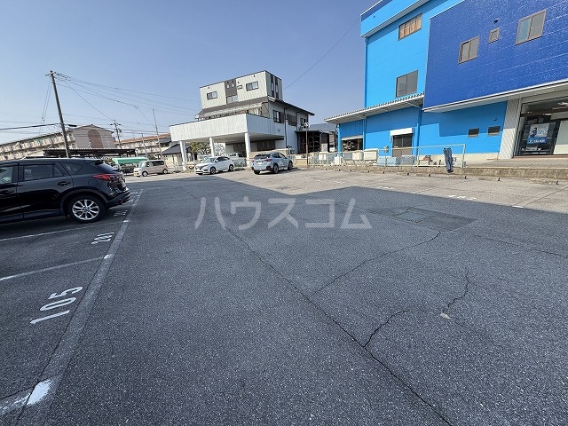 27/30 駐車場
