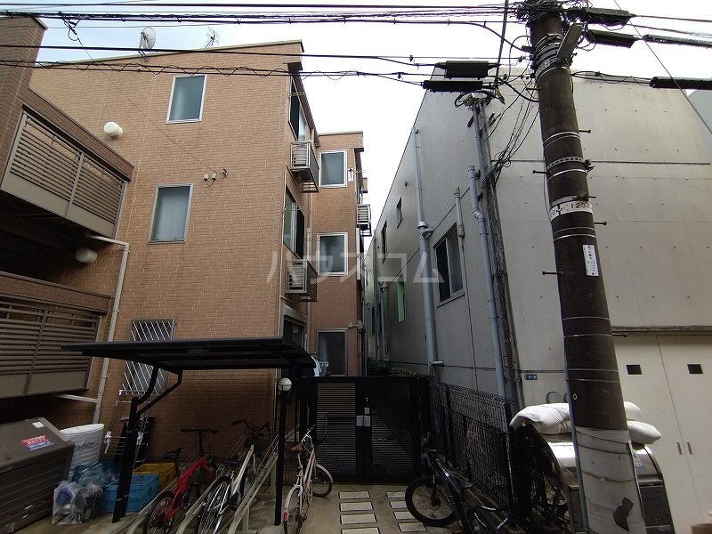 18/28 エントランス