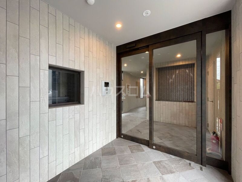 15/23 エントランス