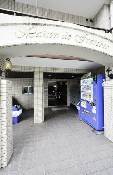 21/30 エントランス