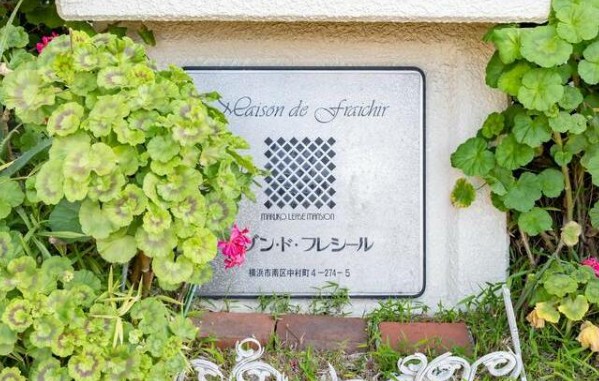 23/30 エントランス