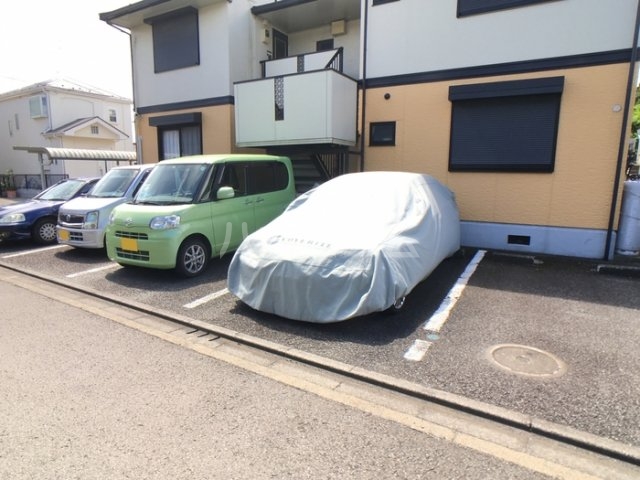 18/28 駐車場