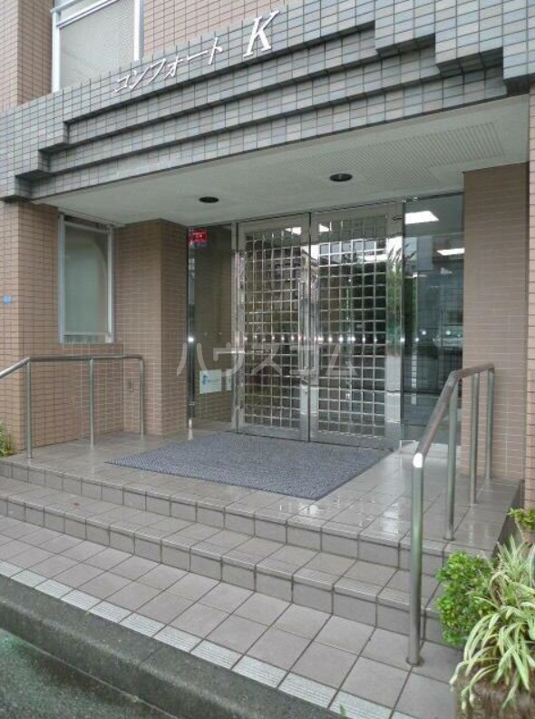 16/26 エントランス