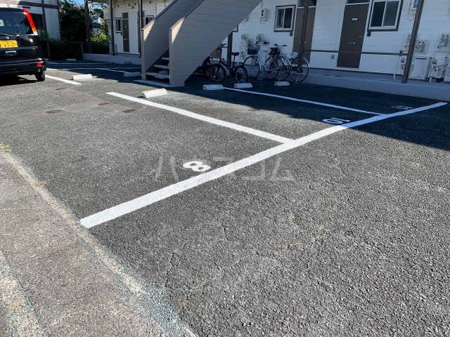 18/28 駐車場