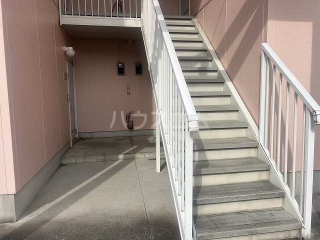 25/30 エントランス