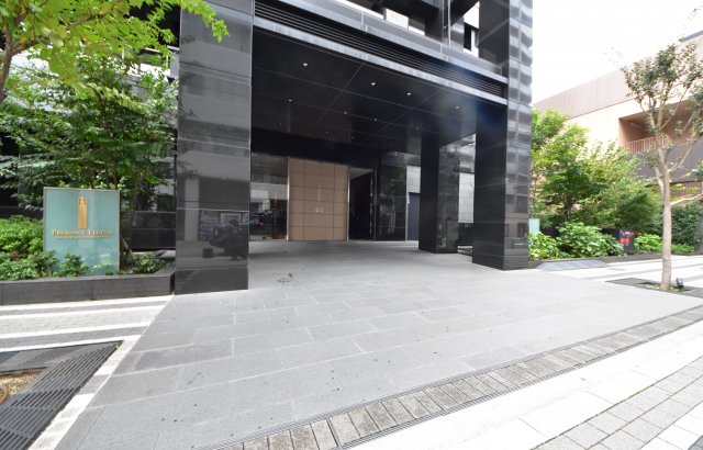 18/24 エントランス