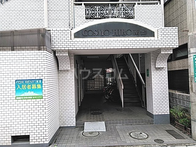 23/30 エントランス