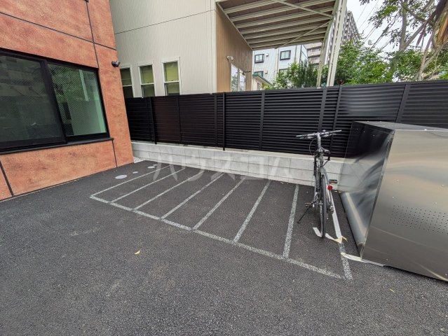 24/27 駐車場