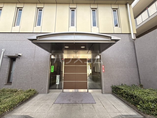 24/30 エントランス