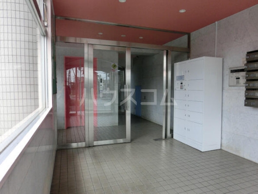 23/30 エントランス