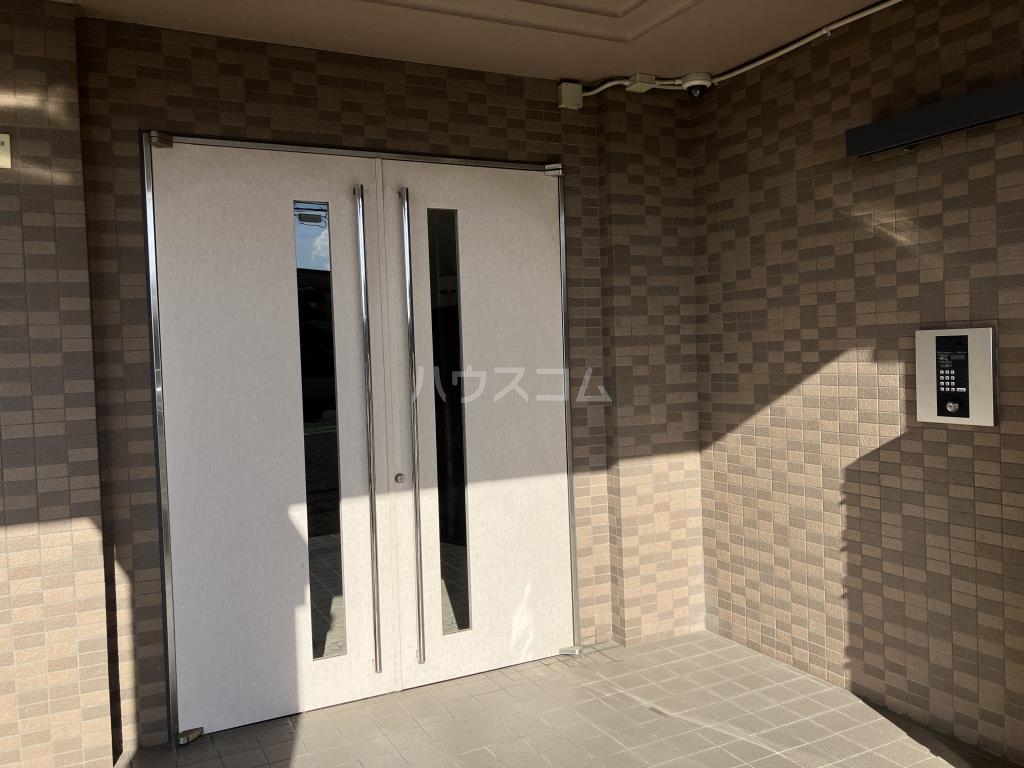 15/17 エントランス