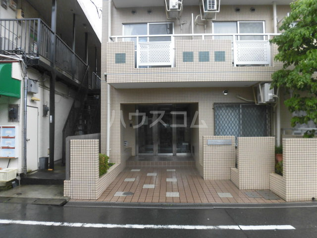 21/30 エントランス