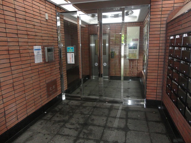 19/30 エントランス