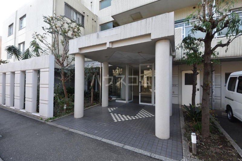 23/29 エントランス