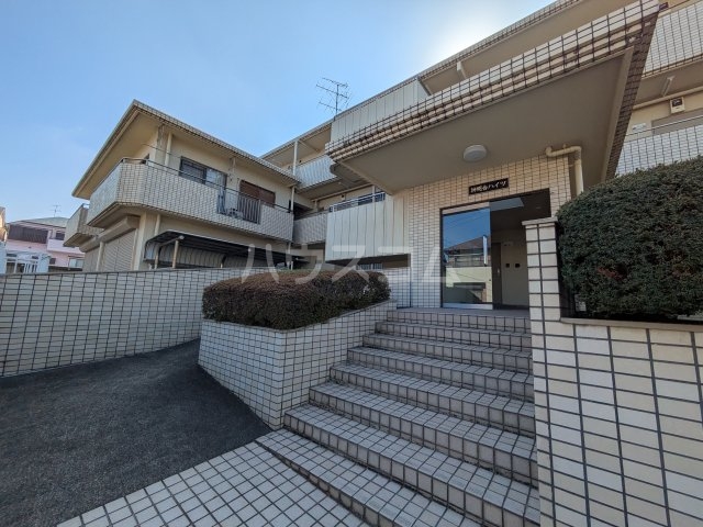 16/23 エントランス