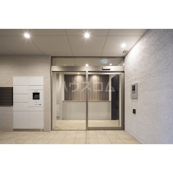 16/23 エントランス