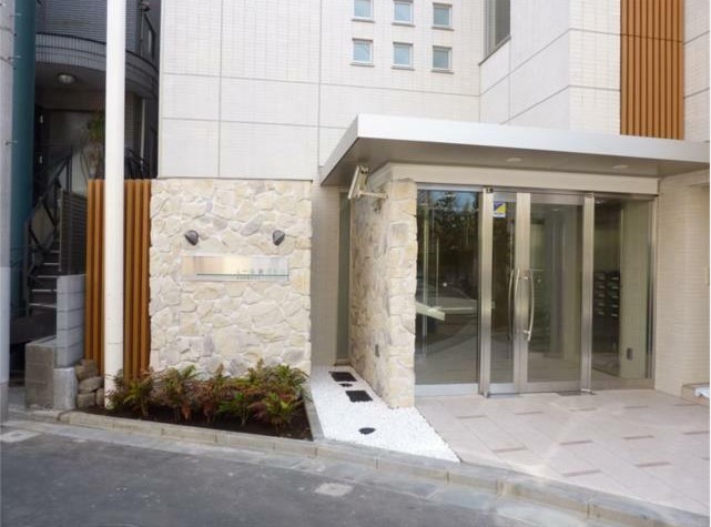 22/28 エントランス