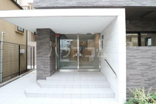 28/30 エントランス