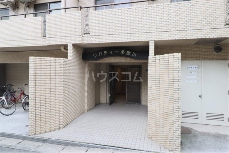 19/30 エントランス