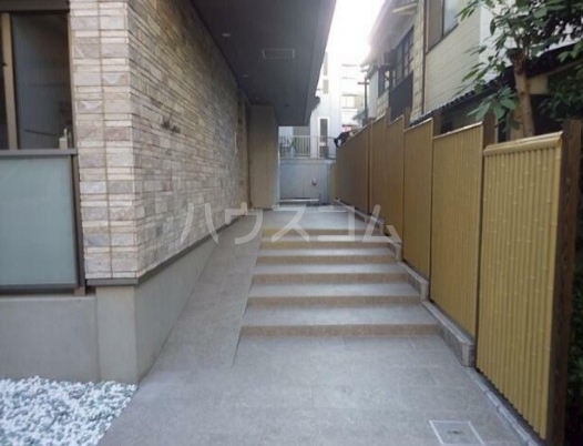 17/19 エントランス