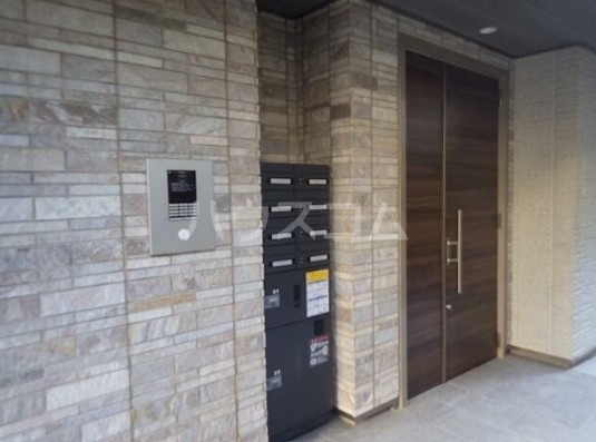 16/19 エントランス