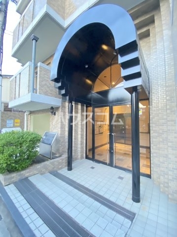 21/30 エントランス