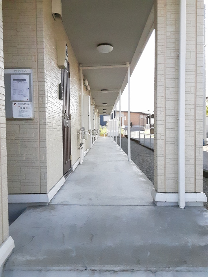 27/30 エントランス