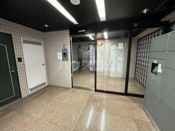 16/17 エントランス