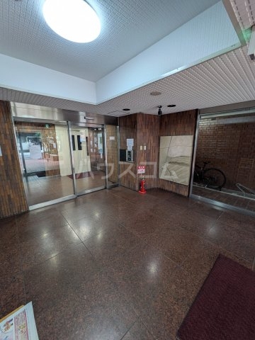 24/30 エントランス